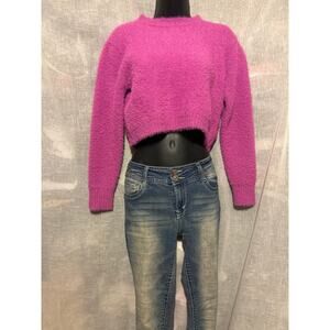 Willow and Wind Medium Cropped pink Fusica cashmere sweater